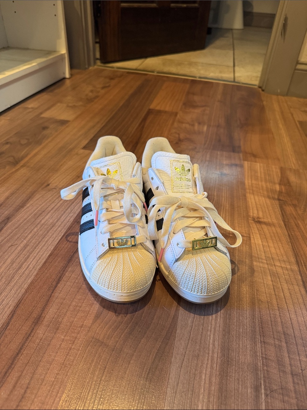 White / Cream Adidas Superstars w/ gold lace lock size 9 men’s